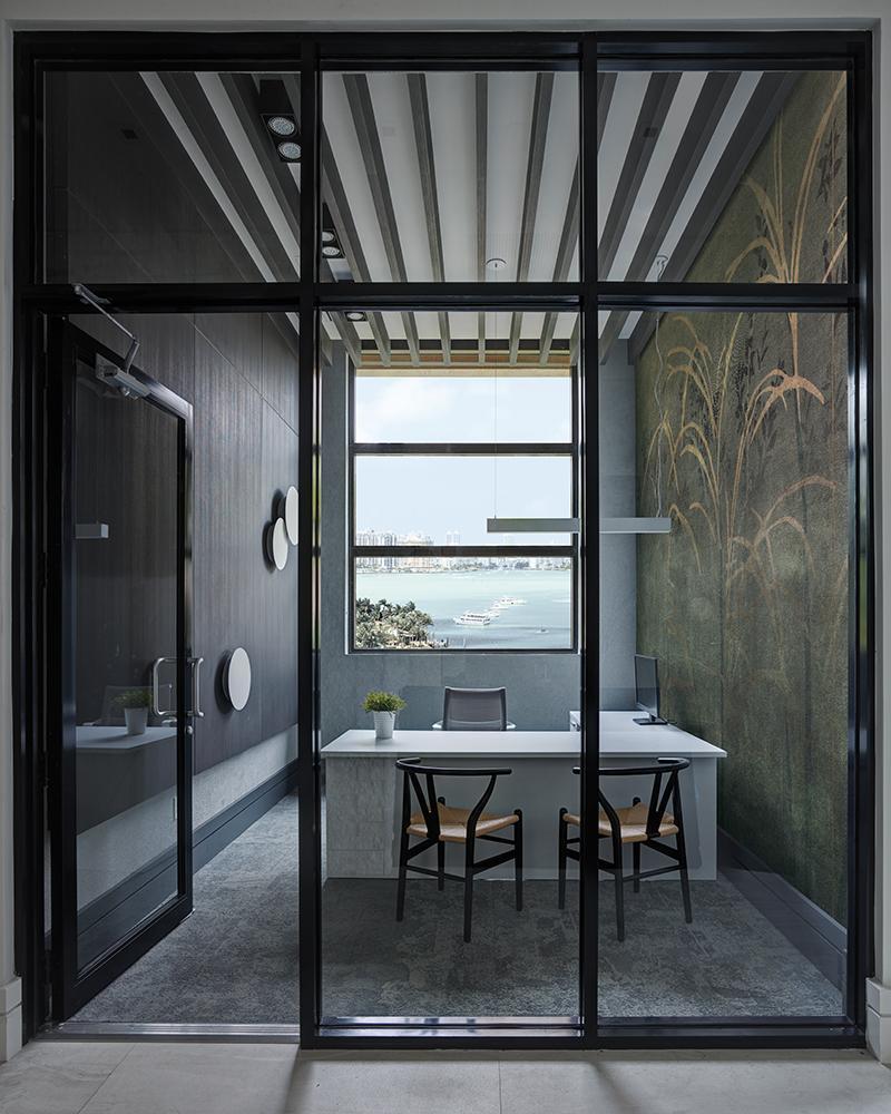 Maravilla in Gold - Cobalt - MU12064 - Digital Print - Muance - Kube Contract